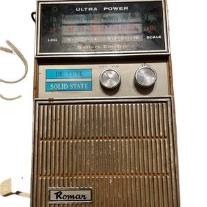 Vintage Romar DE Lux Solid State AM FM Battery/Electric Radio Tested and Works